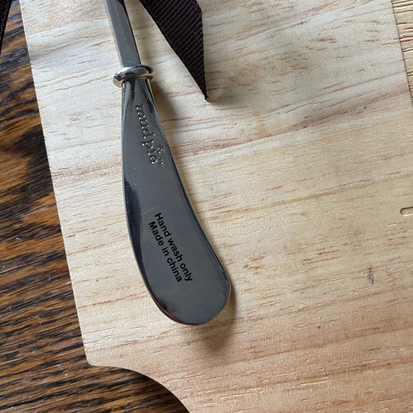 Mud Pie Wooden Cheese Board and Spreader Set - Letter D monogram - Picture 4 of 6